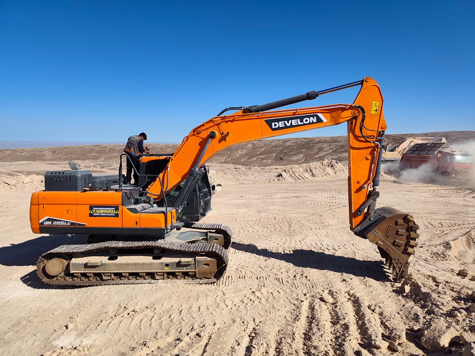 Excavadora Develon DX225LC